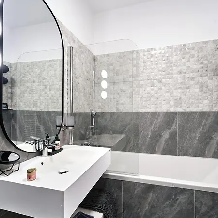 Oliv With Free Parking Apartment