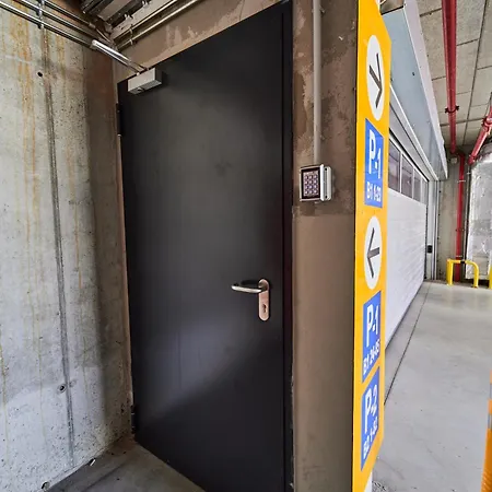 Oliv With Free Parking