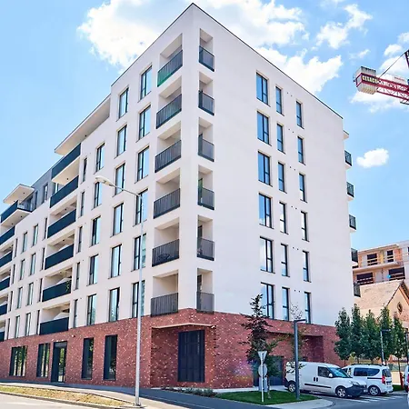 Oliv With Free Parking