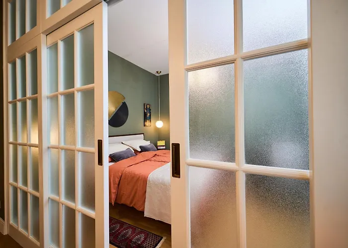 Oliv With Free Parking