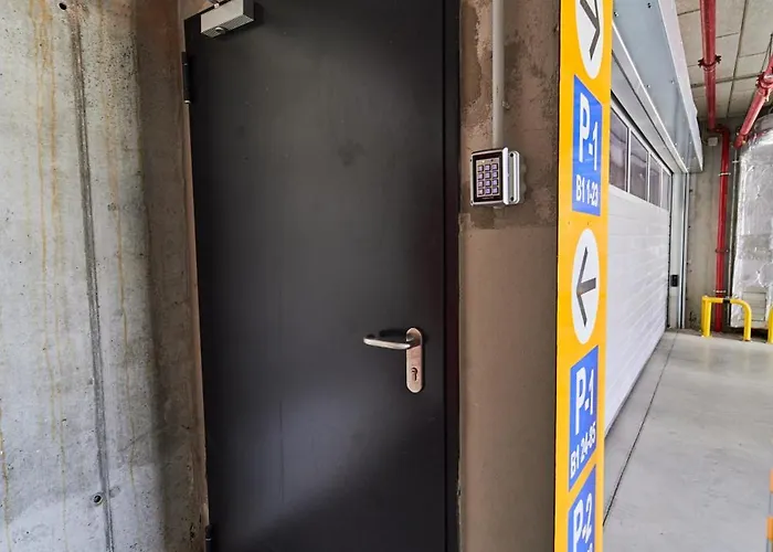 Oliv With Free Parking