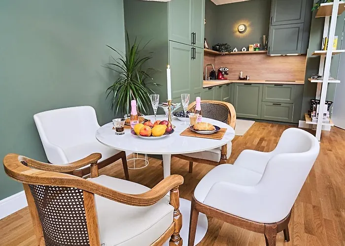 Oliv With Free Parking